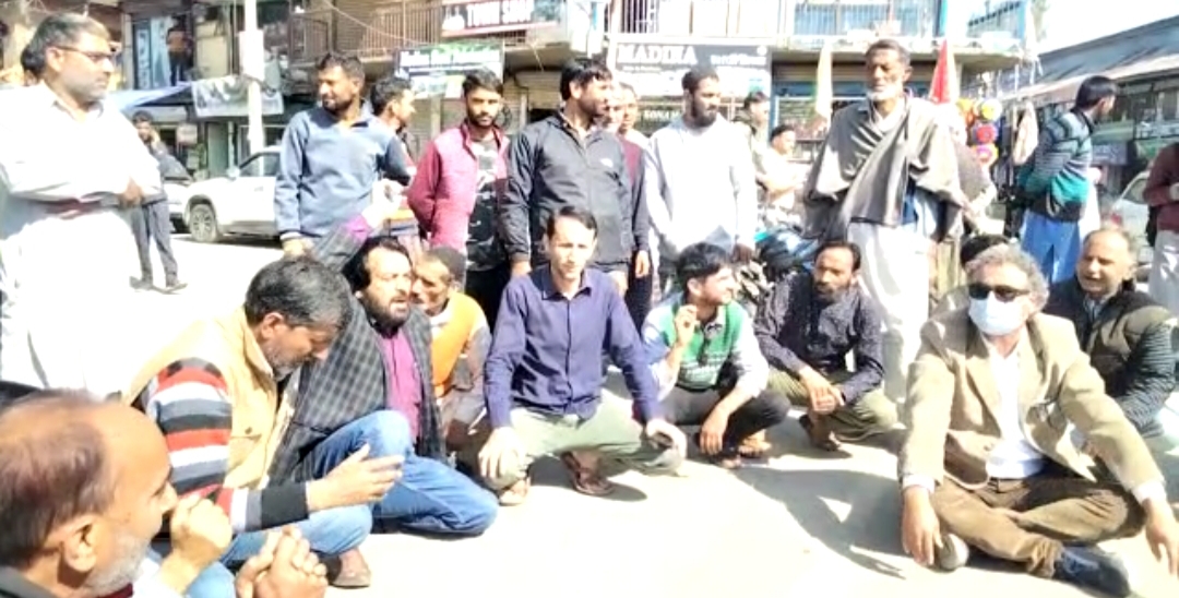 Protest Over Erratic Power Supply in Main Chowk Handwara