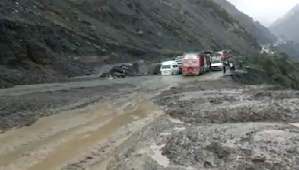Landslides block Jammu-Srinagar highway Mughal Road closed after first snowfall