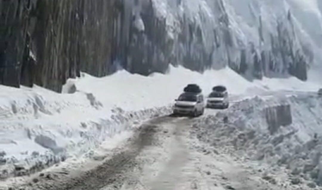 Snowfall: Traffic movement in Kupwara border areas restricted