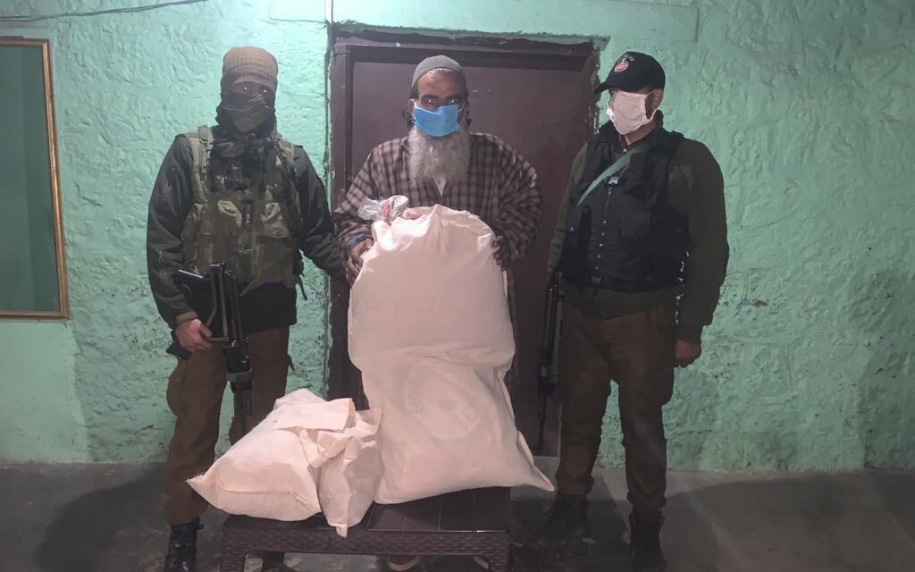 Police arrests 04 drug peddlers in Pulwama & Kulgam; Contraband substances recovered