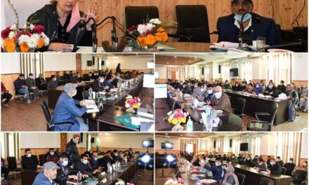 Sheetal Nanda reviews development works in Ganderbal, interacts with DDCs, other PRIs;Inaugurates school building; inspects work on Old Age Home at Pandach