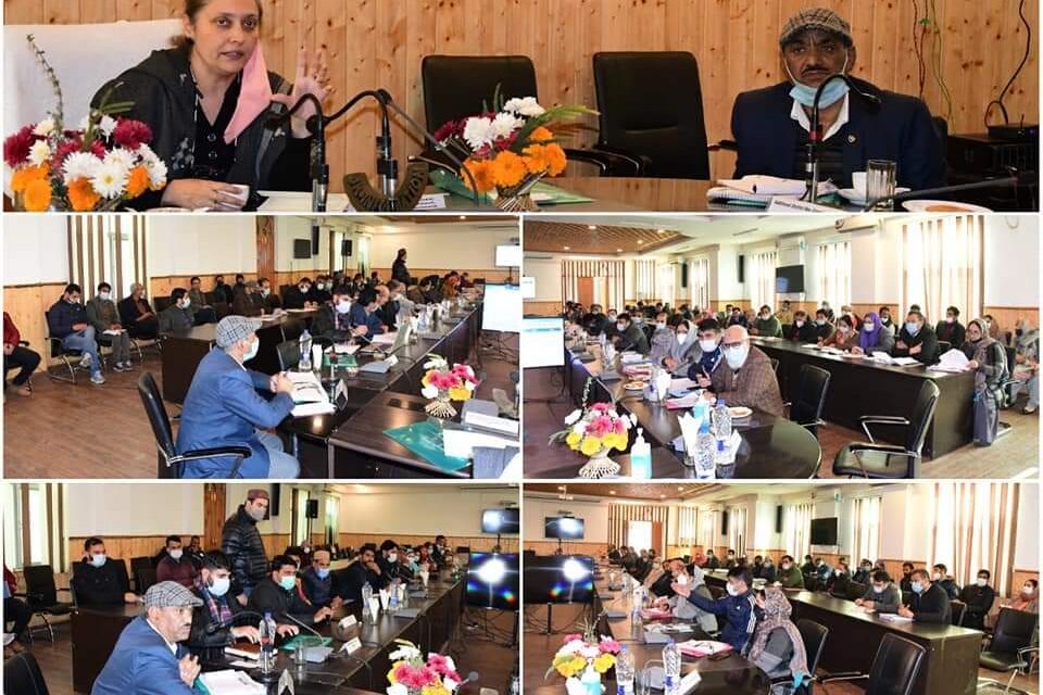 Sheetal Nanda reviews development works in Ganderbal, interacts with DDCs, other PRIs;Inaugurates school building; inspects work on Old Age Home at Pandach