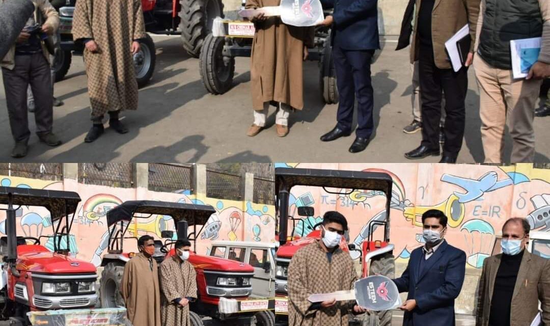 DC Bandipora distributes Tractor under SMAM, Capex
