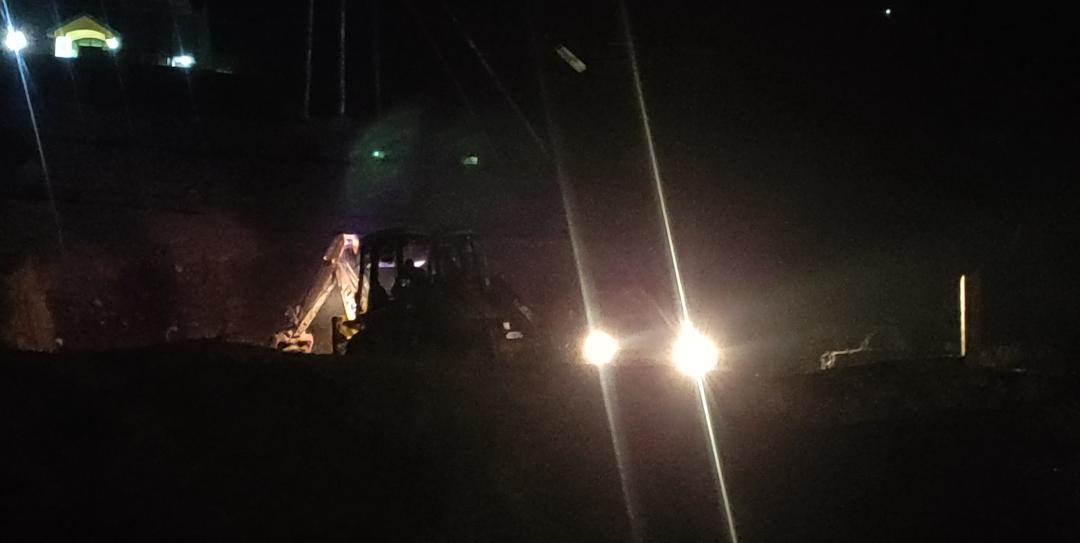 Illegal extraction of soil in agriculture land at Kangan during night hours, invalid permission being used