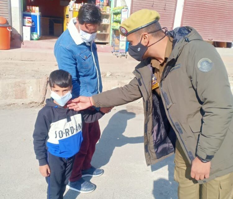 Ganderbal Police initiated mask distribution drive