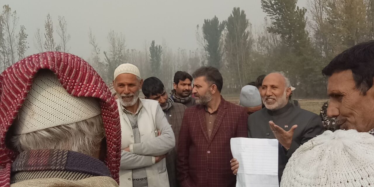 Protest in Aukhoo Kakapora against land transfer to CRPF;Protesters disperse after assurances from BJP leaders