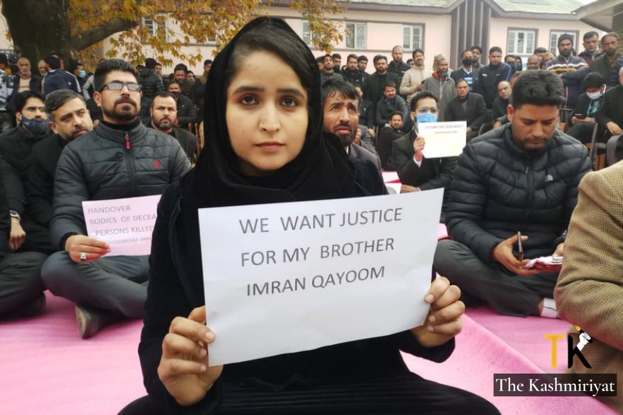 Lawyers stage sit-in in Southern Anantnag, demanding return of bodies
