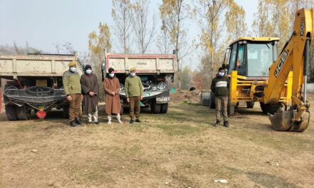 Police arrests 03 persons for illegal extraction & transportation of minerals in Budgam