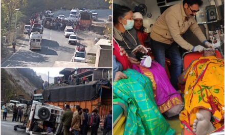 11 tourists injured in highway accident in J&K