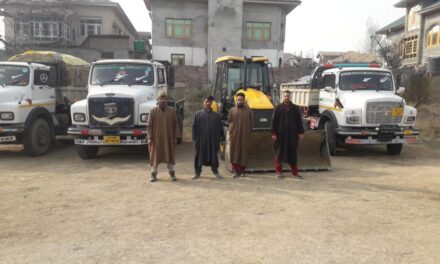 Police arrests 04 persons for illegal extraction & transportation of minerals in Budgam