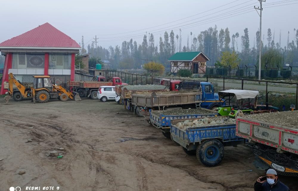 Police seizes 13 vehicles for illegal extraction & transportation of minerals in Baramulla