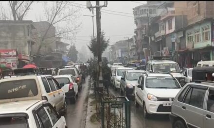 Anantnag residents aggrieved of daily traffic snarls along vital road stretches