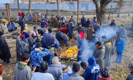 Muslims perform last rites of elderly Kashmiri Rajput Hindu in Kulgam
