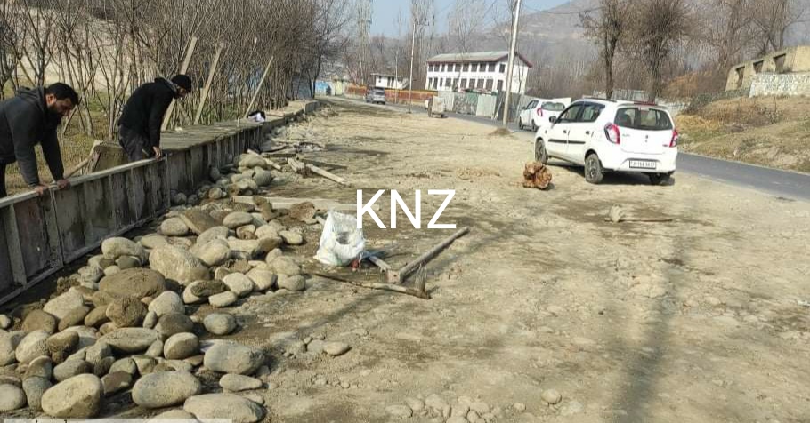 Construction and upgradation of Pandach-Beehama Ganderbal road resumes
