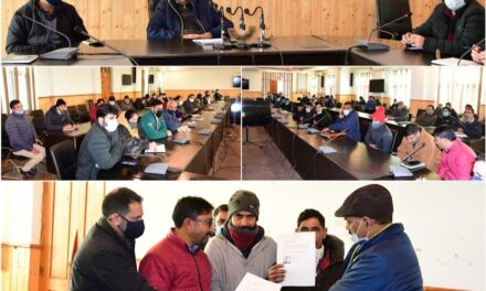 Weekly Block Diwas held in Ganderbal;Pension Booklets, Golden cards distributed among beneficiaries