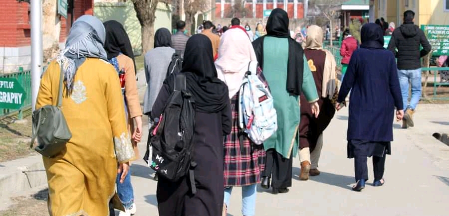 80 percent qualify annual regular 11th exams in Kashmir,”Yet again girls outshine boys