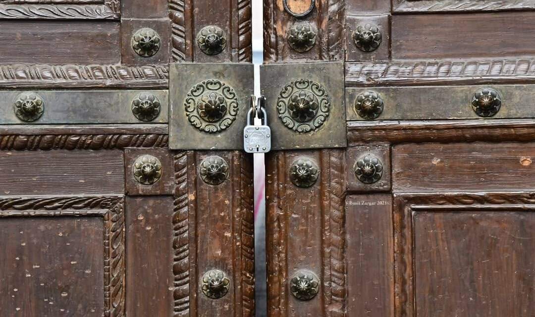 Friday prayers disallowed at Jamia Masjid Srinagar Anjuman Auqaf demands release of Mirwaiz from house detention