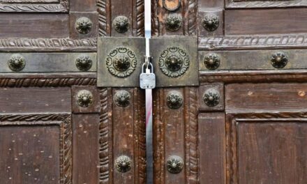 Friday prayers disallowed at Jamia Masjid Srinagar Anjuman Auqaf demands release of Mirwaiz from house detention