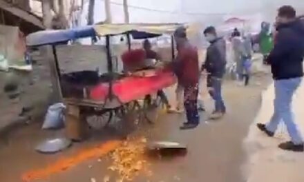 Harassment of street vendors in Baramulla : 4 employees suspends