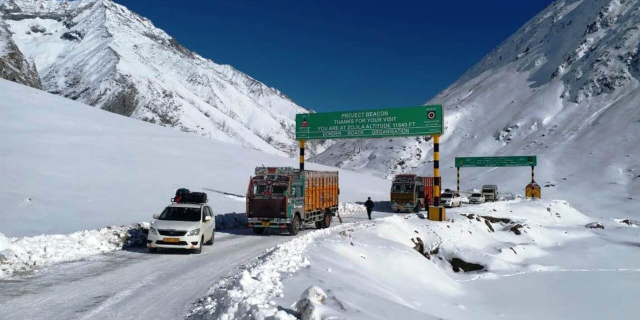 Srinagar-Leh Highway Closed Till Further Orders Due To Snowfall, Extreme Whether At Zoji-La