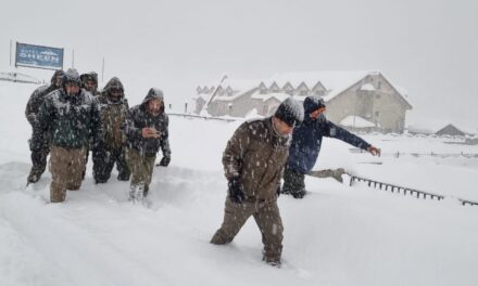 Ganderbal Police established helpline for all commuters in Sonamarg