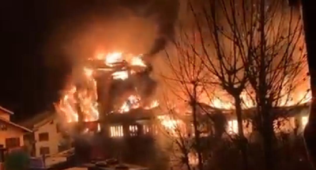 Massive fire in 2 commercial buildings destroy goods worth crores, load carrier in Anantnag