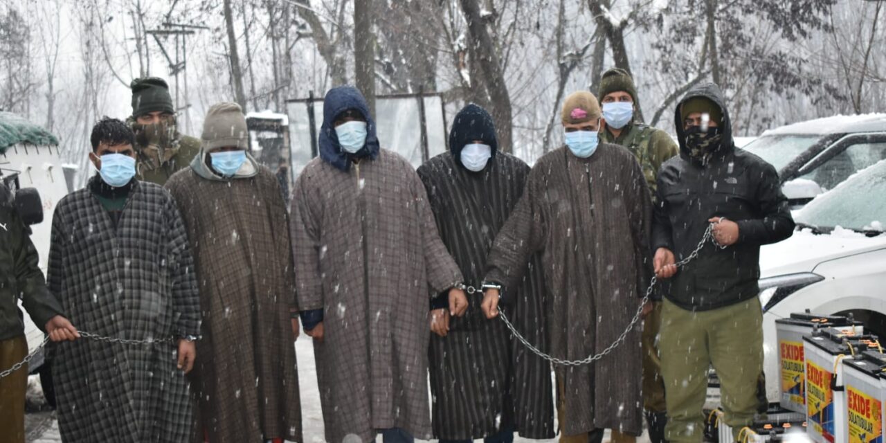Ganderbal Police solves two burglary cases, burglars arrested, stolen items worth lacs recovered