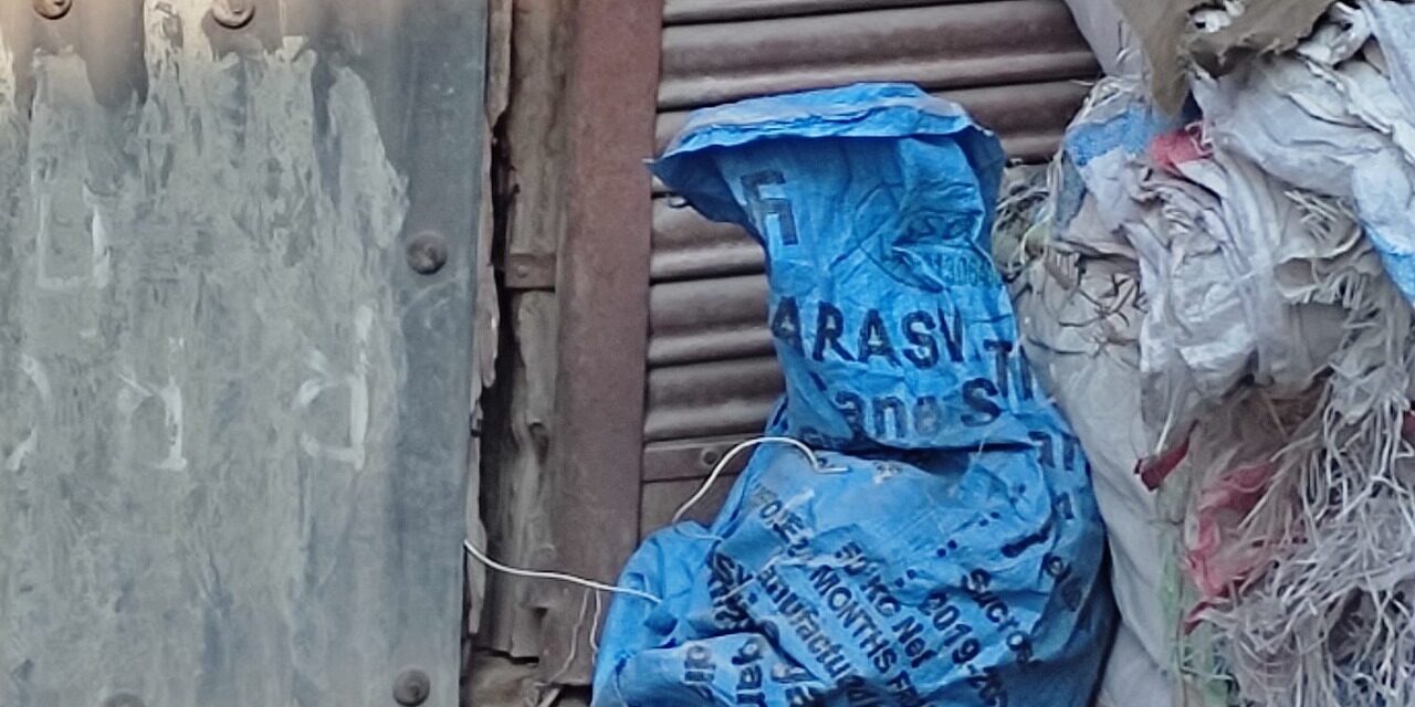 Suspicious bag found at Khawjabazar, Nowhatta, Sgr; BDS on Job, “Bag has pressure cooker fitted with wires, checking whether it is IED: police