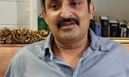 Yasir Reshi vists Gbl to offer condolence on demise of late Qazi Afzal’s wife;Pays rich tribute to duo