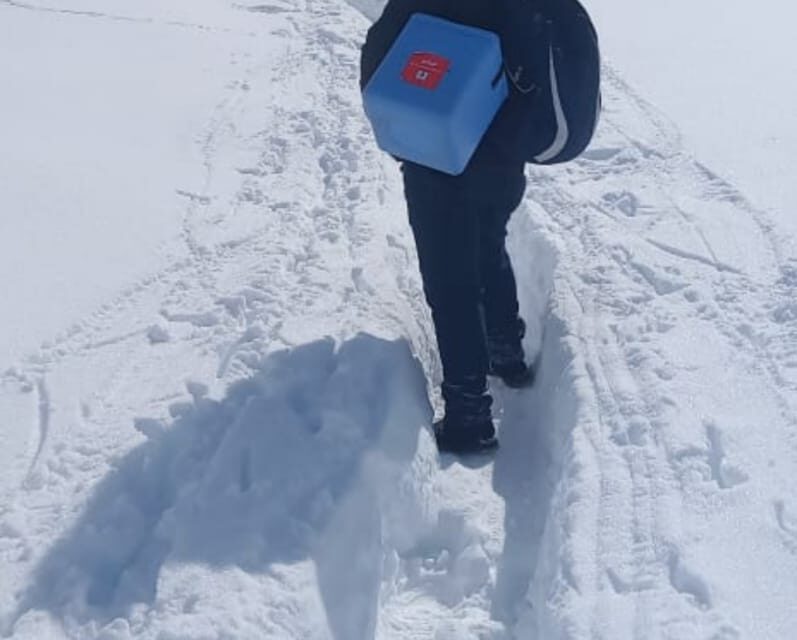 Gurez Health Workers Traipse Snow-clad Terrains Amid Bone-chilling Cold To Administer Covid Vaccines