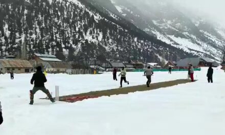Snow cricket in Kashmir’s Gurez catches eyes of Int’l cricketers
