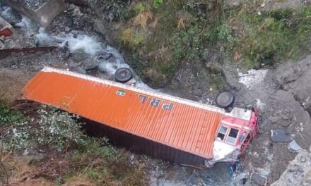 Driver injured after Truck plunges into deep gorge on Jmu-Sgr NHW