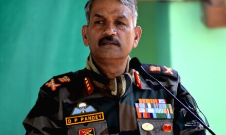 Lt Gen DP Pandey, GOC Chinar Corps, Awarded With ‘Uttam Yudh Seva Medal’ On R-Day Eve