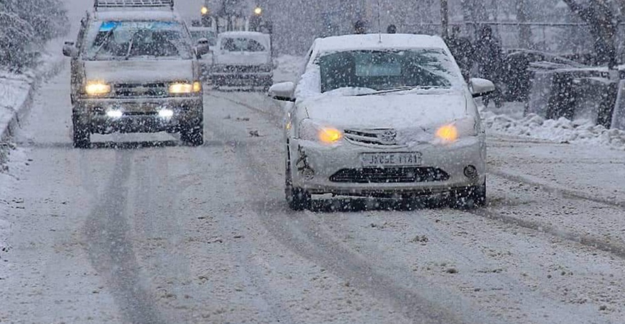 Snowfall in Kashmir: Jammu-Srinagar highway closed; Air traffic delayed, train service suspended