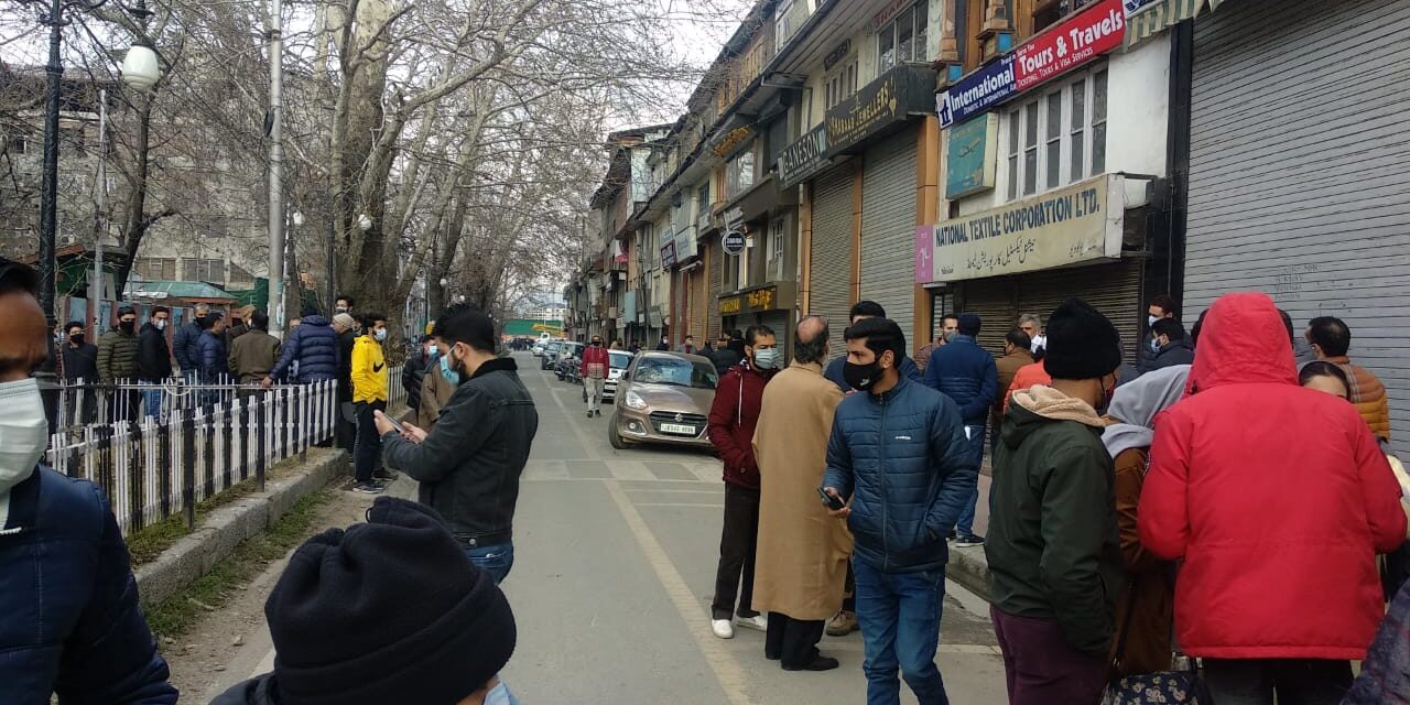 Polo-View shopkeepers observe shutdown against lack of parking space