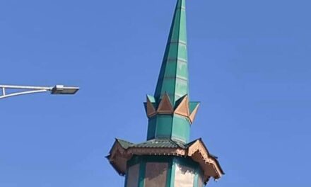 Minaret of Chrar-I-Sharief shrine tilted in earthquake
