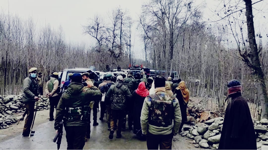 Ganderbal Police rescues youth who sets himself ablaze to protest demolition drive of a complex at Gundrehman Harran