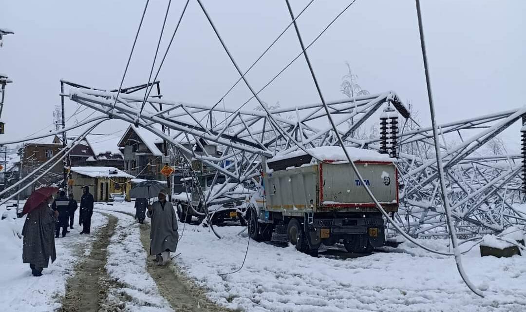 2 Vehicles Damaged As PDD Transmission Tower Collapses Due to Snowfall in Balhama Srinagar