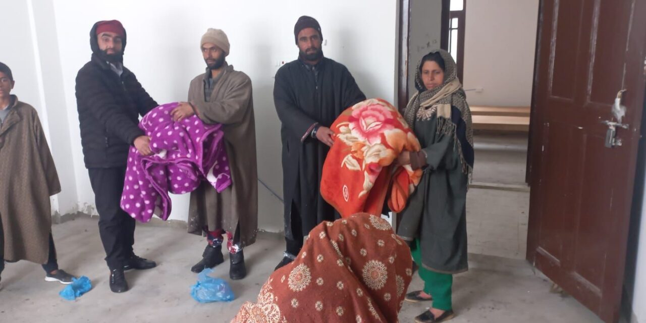 Heavy snowfall: Six family members rescued in Kulgam after house damaged