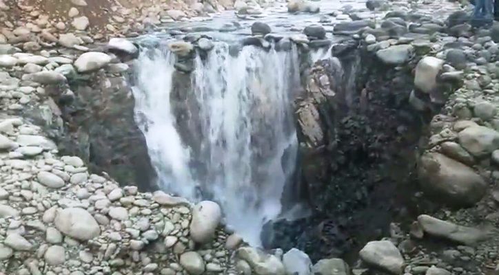 Brengi stream drains into a sinkhole, leaves aquatic species dead