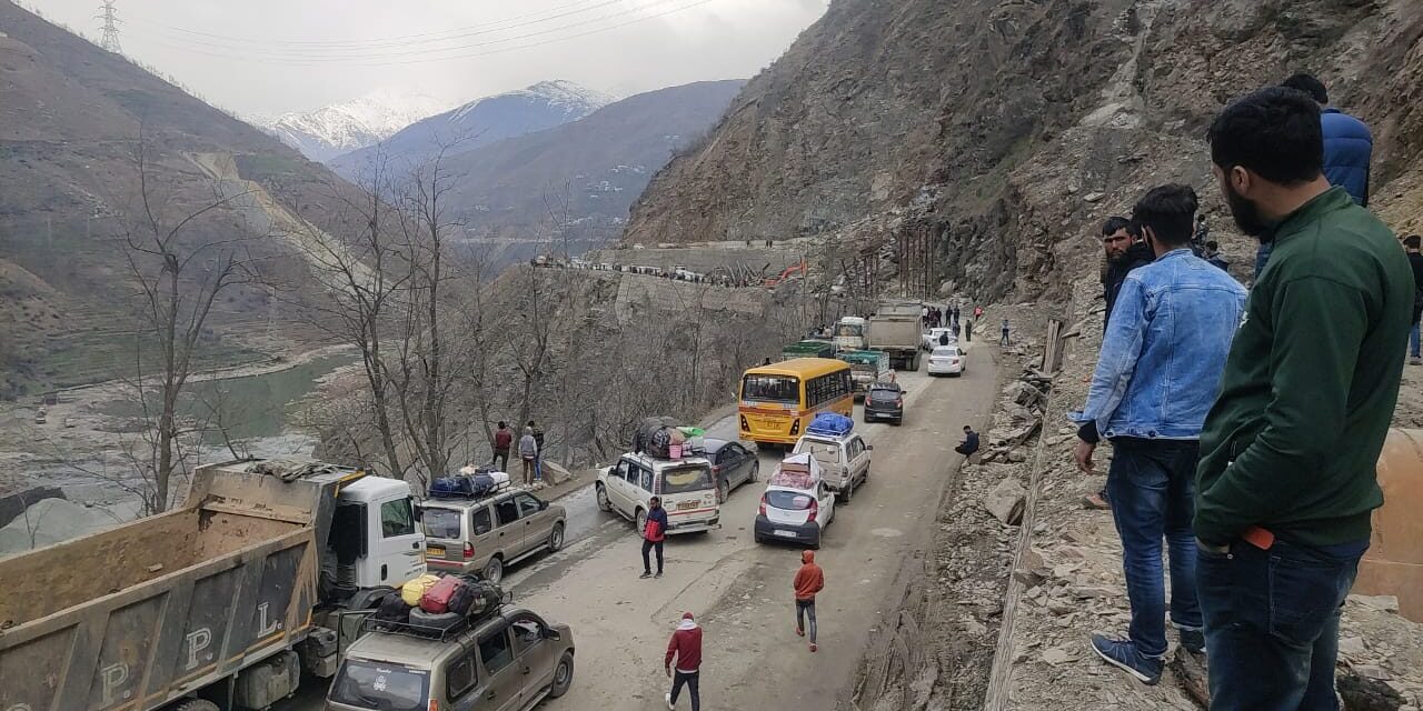 Landslide Halts Traffic On Jammu-Srinagar Highway