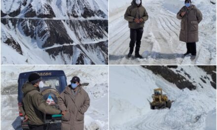 DC Ganderbal inspects snow clearance at Zojila pass