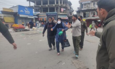 One Civilian dead, 21 including Cop injured in Grenade attack at Amira Kadal Srinagar