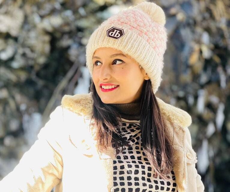 Meet Faizul Manzoor, first Kashmiri vlogger girl of Kashmir