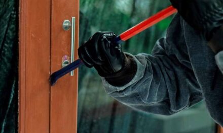 Burglars loot, gold cash from house in Shopian