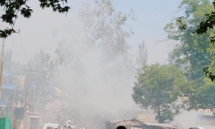 Arwah Residents Protest Against Alleged Encroachment Of Graveyard;Protesters Set Ablaze Tin Shed, 5 Policeman Injured