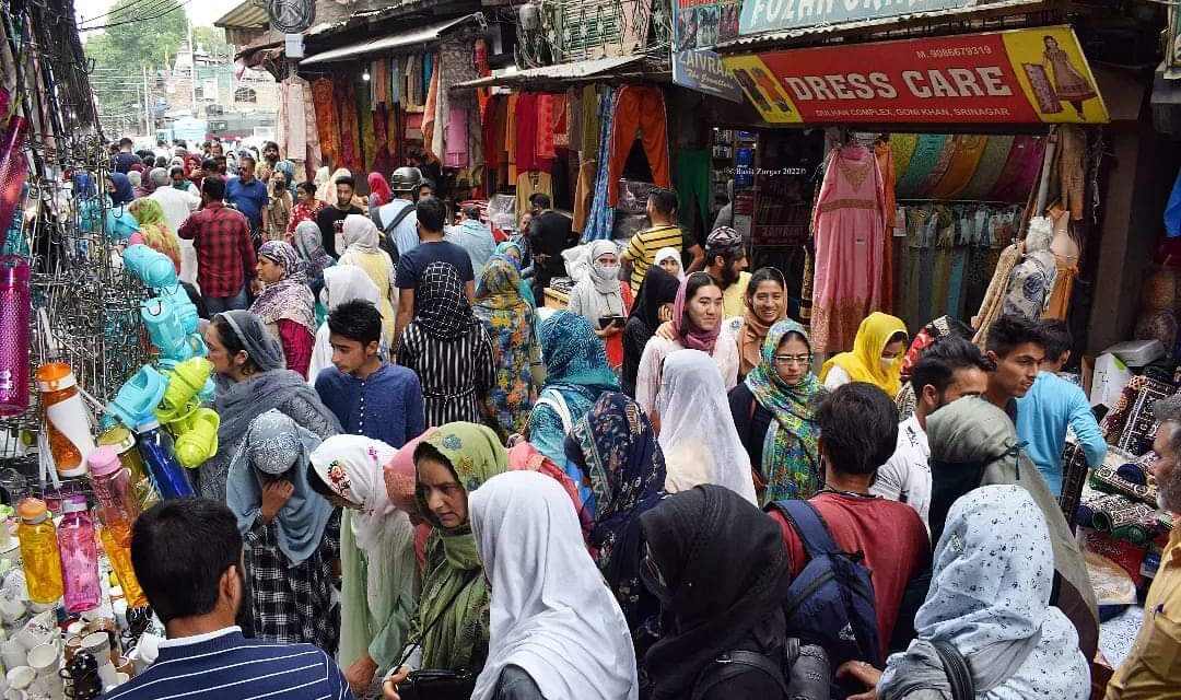 Ahead of Eid-ul-Fitr, valley markets witness less rush, little enthusiasm