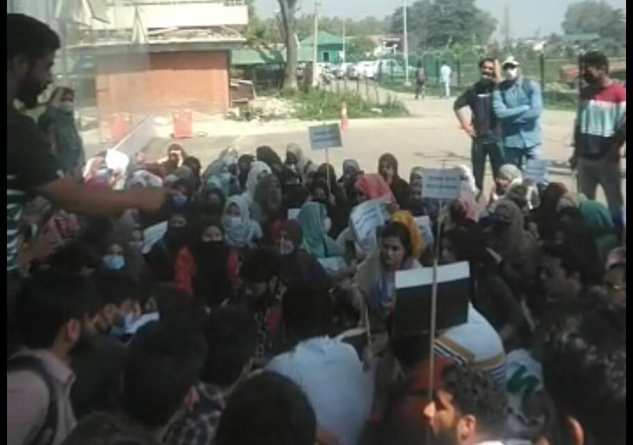 Students protest rock Kashmir University over Dean’s ‘assault’ inside campus
