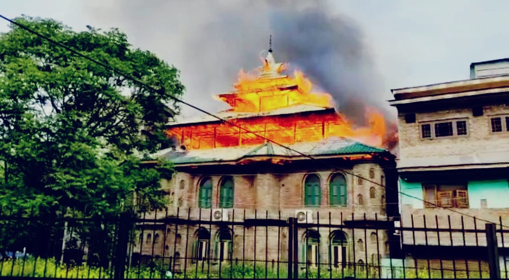 Srinagar: Mosque, Few Other Structures Involved As Massive Fire Breaks Out in Gojwara