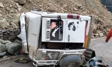 7 persons injured in road accident on Mughal road